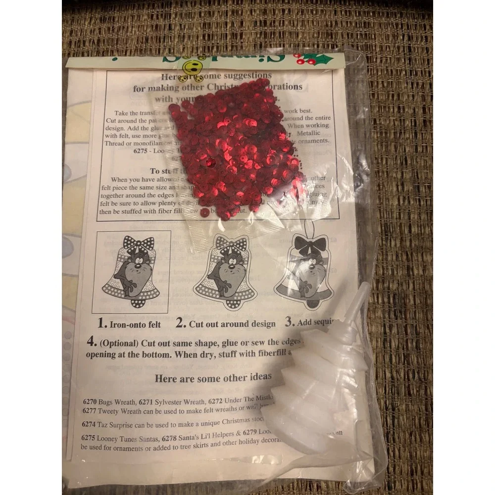Vintage 1993 Looney Tunes Tweety Bird Santa Sequin Iron On Kit Sulyn 6273 NEW